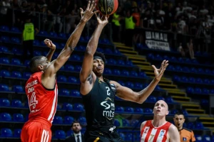 POLUVREME - Partizan izgleda najbolje u sezoni, Zvezda najgore za "+25"